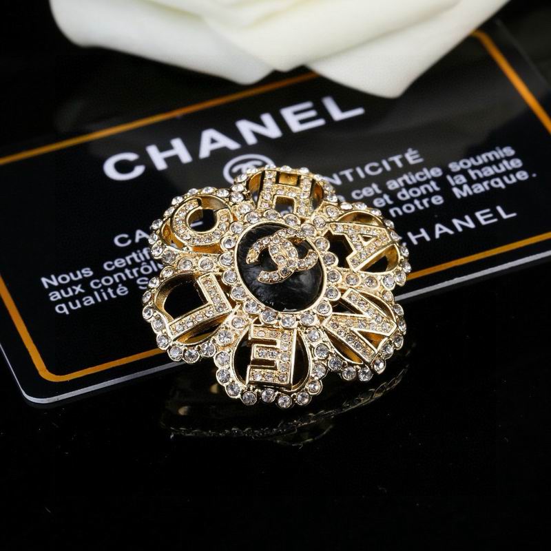 Chanel Brooch 03yxs260